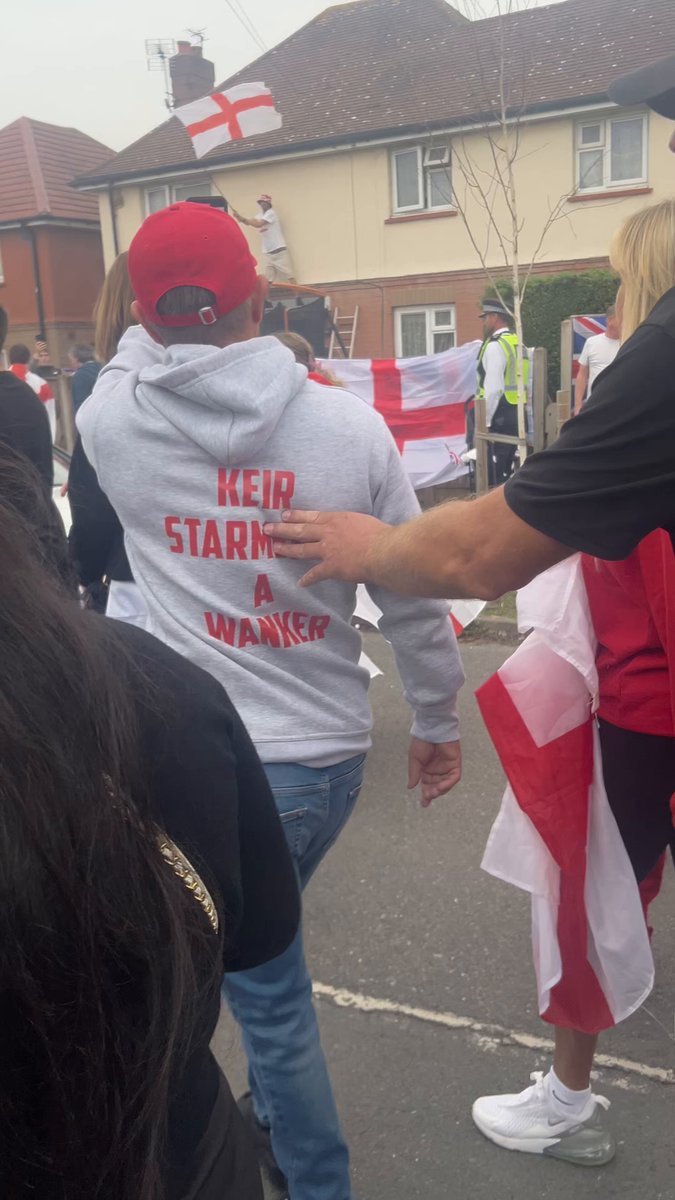 Local Brits in West Drayton are out on the streets every Saturday, protesting against illegals being housed in hotels right next to their homes. Within just a 1-mile radius, three hotels are accommodating thousands of illegal foreigners, including rapists, terrorists and murderers. Our communities are not dumping grounds. Our children’s safety is not negotiable. 🇬🇧 Stand with the people of West Drayton. Stand for Britain. NoRetreatNoSurrender