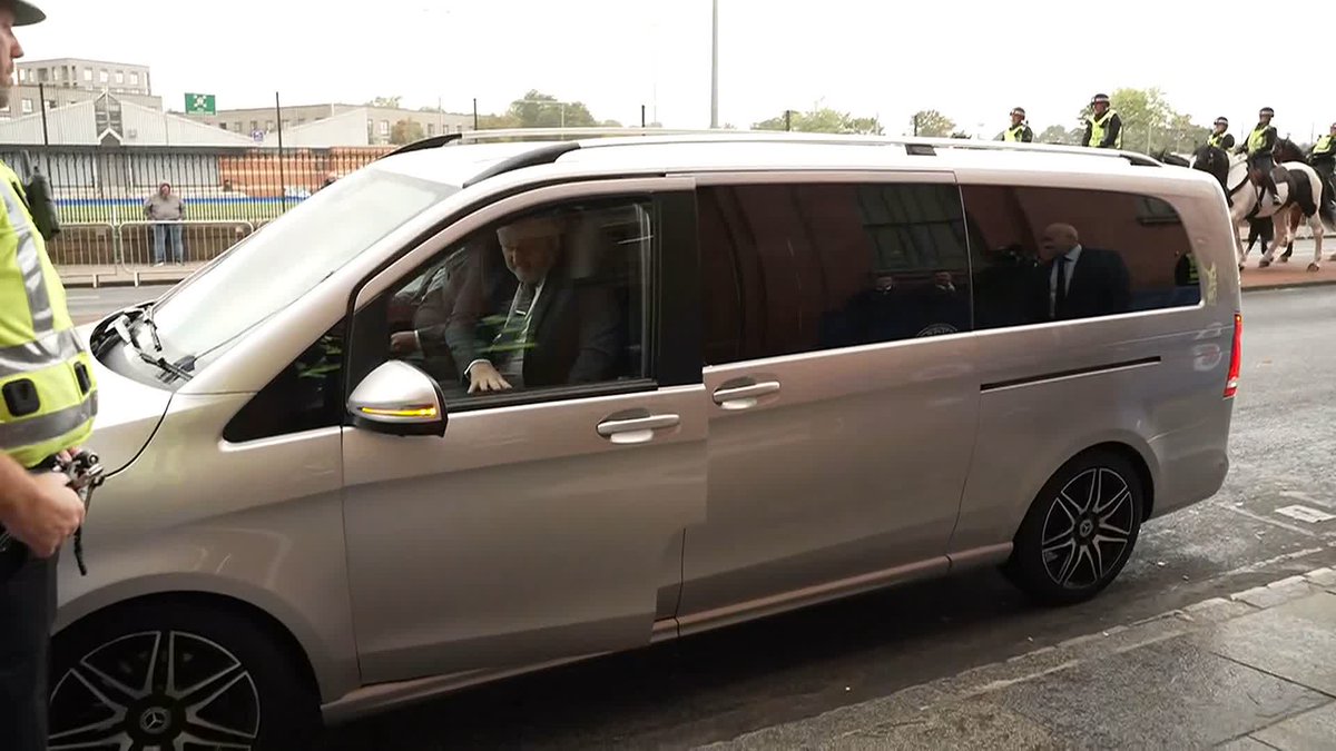 🔵 Rangers chairman Andrew Cavanagh arrives at Ibrox ahead of their League Cup quarter-final clash with Hibs ⬇️