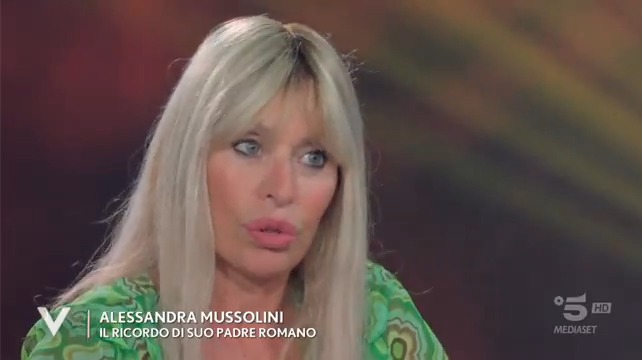 "La pagella di papà era firmata da Benito Mussolini. Io gli chiedevo: «papà, com'era il nonno?»" #Verissimo