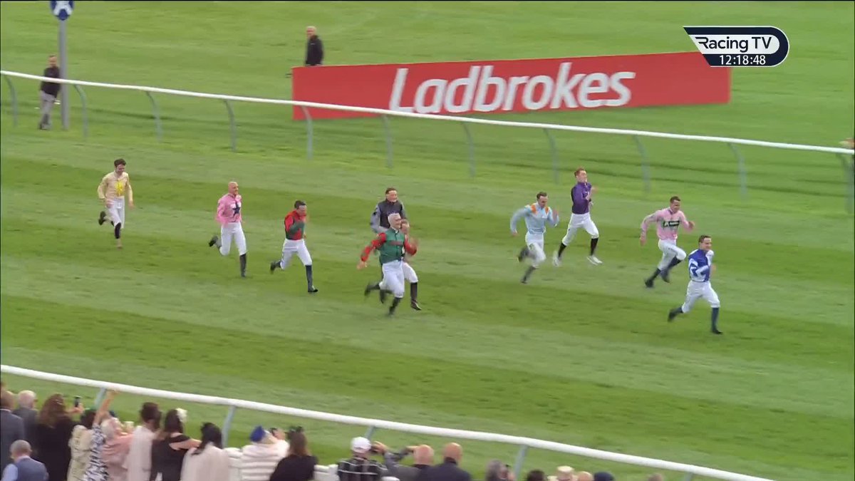 【朗報】競馬発祥の地🇬🇧イギリスで『ジョッキースプリントカップ』開催 世界中がウマ娘に追いつきつつある #ウマ娘