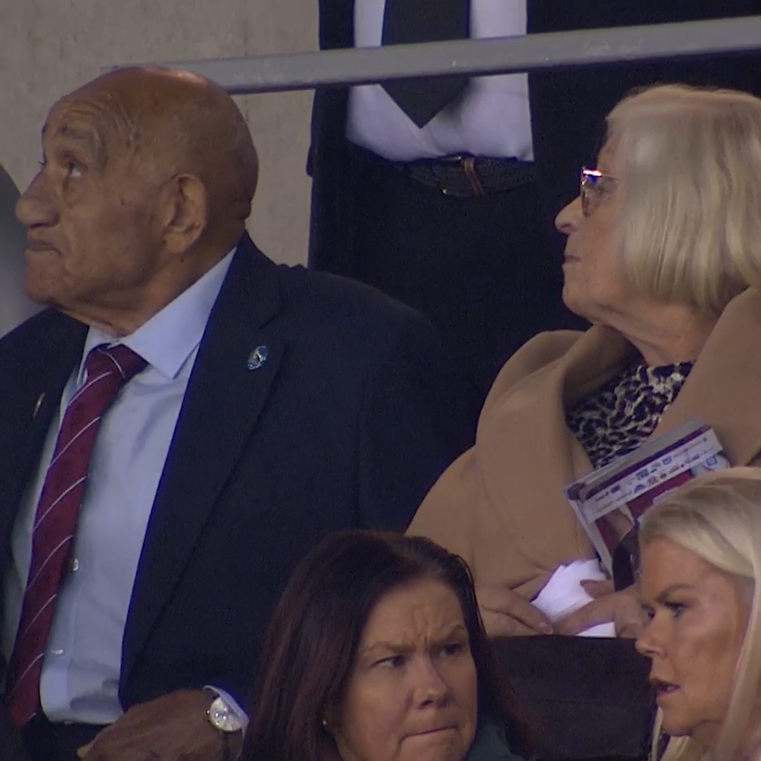 ๐ฅฐ A warming welcome for Sir Billy Boston at Friday night's game is our Applied Nutrition Moment of the Match against Leeds Rhinos! #WWRL #SLWIGLEE
