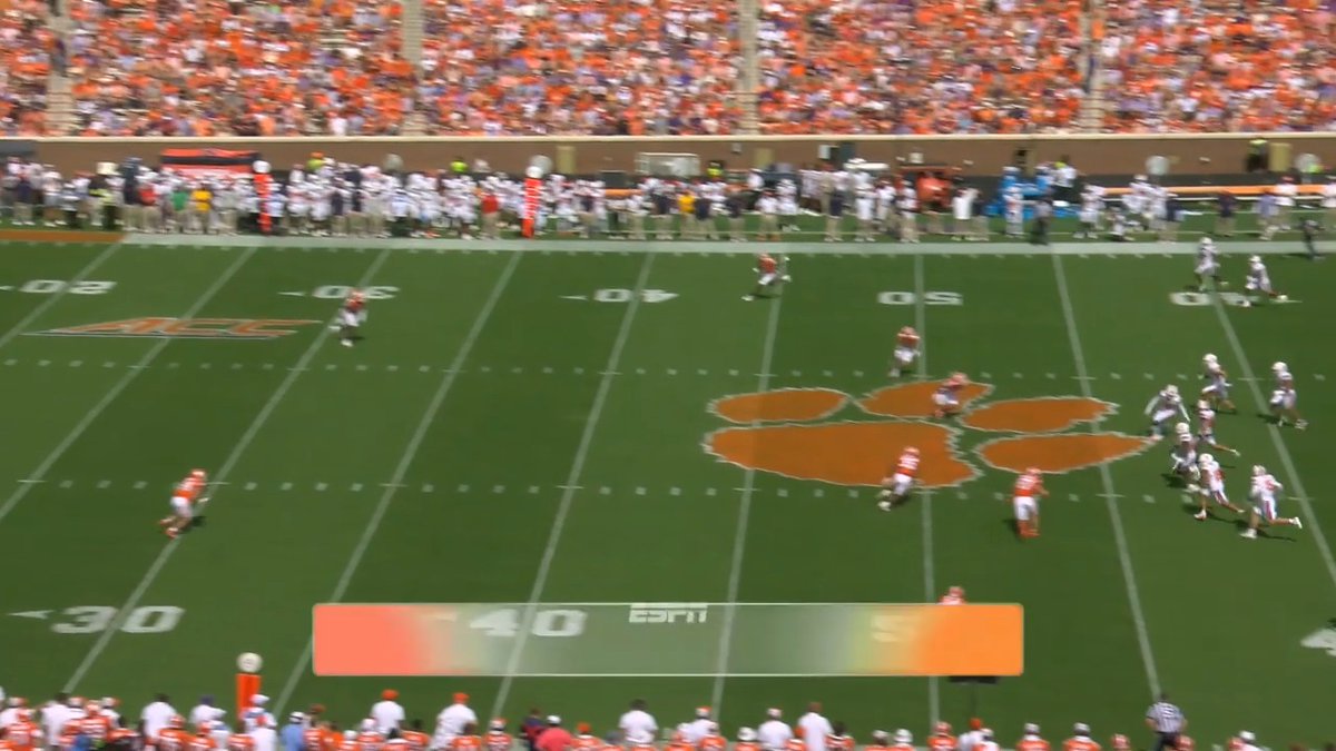 SYRACUSE SUCCESSFUL ONSIDE KICK IN THE FIRST QUARTER 😳🔥 Fran Brown called an onside kick 4 MINUTES into the game 😭 (Via Syracuse Football)