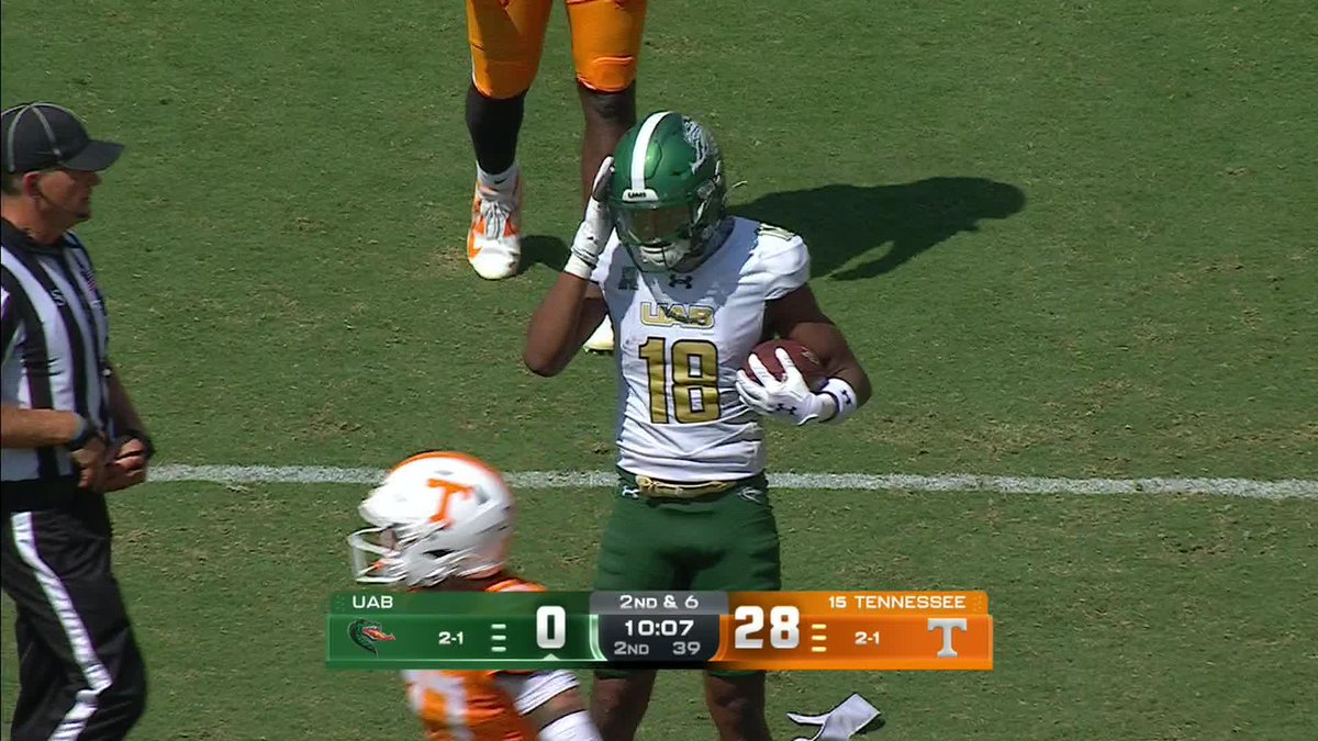 HE CAUGHT IT FROM HIS KNEES 🤯