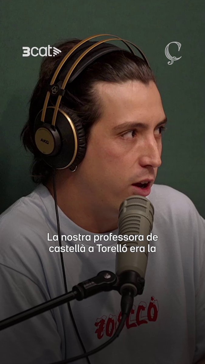 Un aplaudiment per a la professora de castellà de Dan Peralbo 👏🏼 #LaRenaixença3Cat