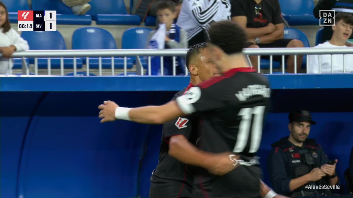 SÍ. TENGO 36 AÑOS PERO SIGO SIENDO EL NIÑO MARAVILLA. ALEXIS SÁNCHEZ LE DA LA VICTORIA AL SEVILLA 🌟🇨🇱🔥 Primer gol del chileno desde abril de 2024 🤯 #LALIGAenDAZN ⚽️