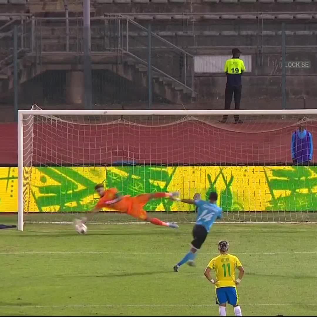 Ronwen Williams 🤚⛔ He keeps Sundowns ahead with a penalty save 🧤 📺 Stream #BetwayPrem on DStv: