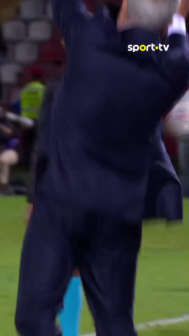 Mourinho teases an opposition player after a terrible miss pass😂