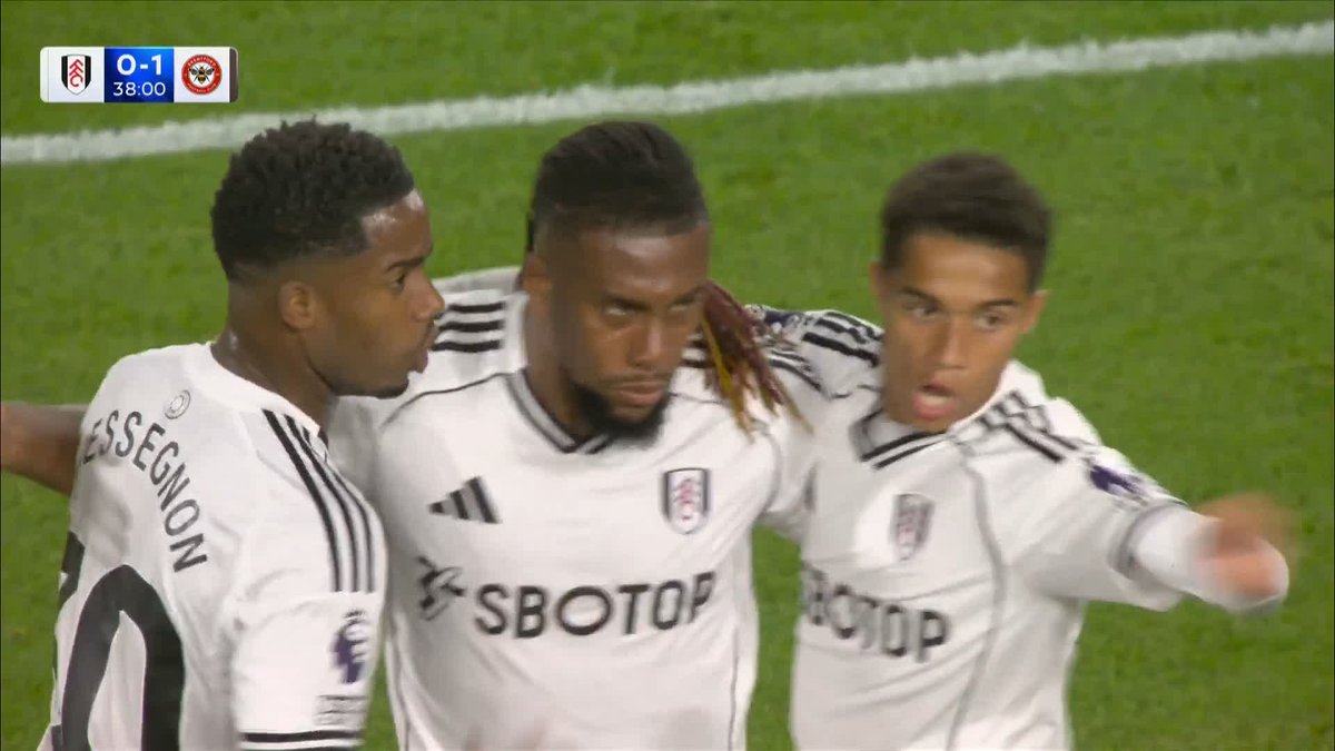 Alex Iwobi puts Fulham level! ⚪