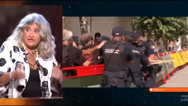 Iker Jiménez decide abrir su programa con la mayor bulera de X Lucía Etxebarría para hablar de La Vuelta y se inventa una historia como hace en redes: Hachas, mochilas con piedras... que no captó ninguna de las miles de cámaras en el lugar. "Excelente crónica" le responde Iker.