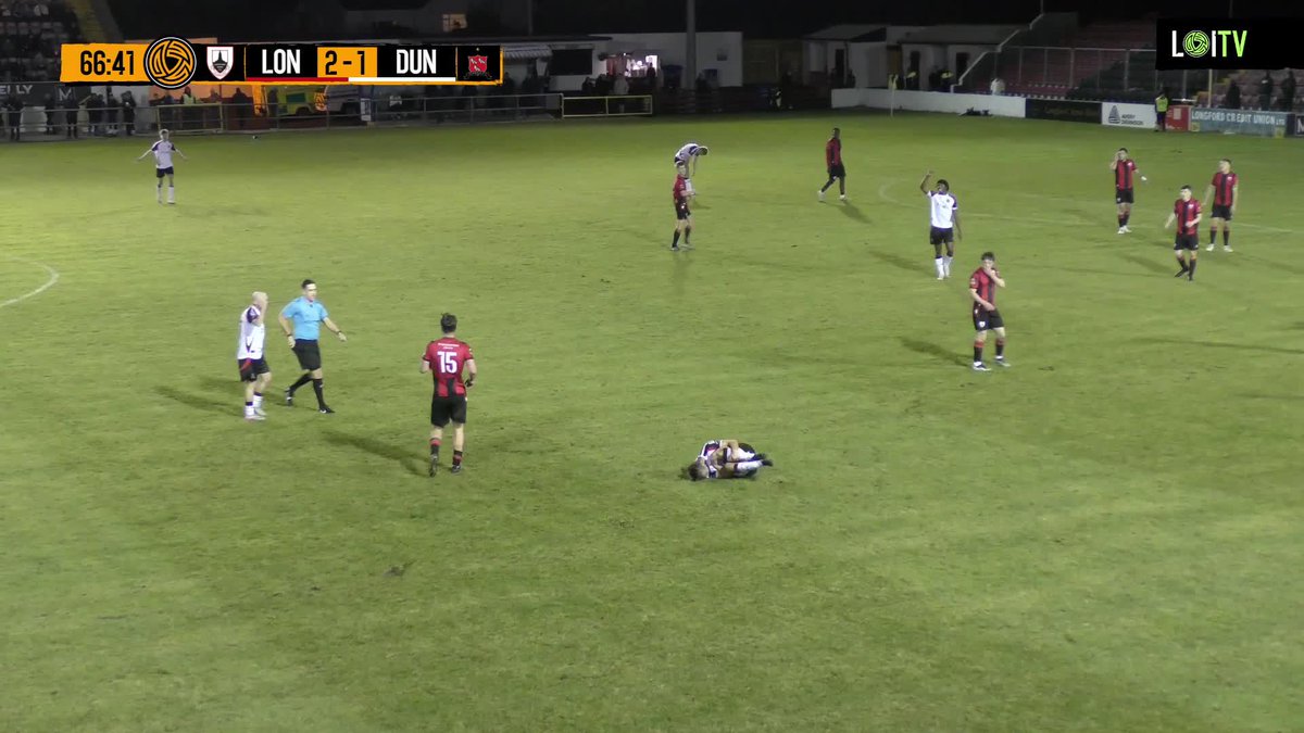 Daragh Murtagh was sent off for Longford after this tackle! Dundalk trail the ten men 3-1 now!