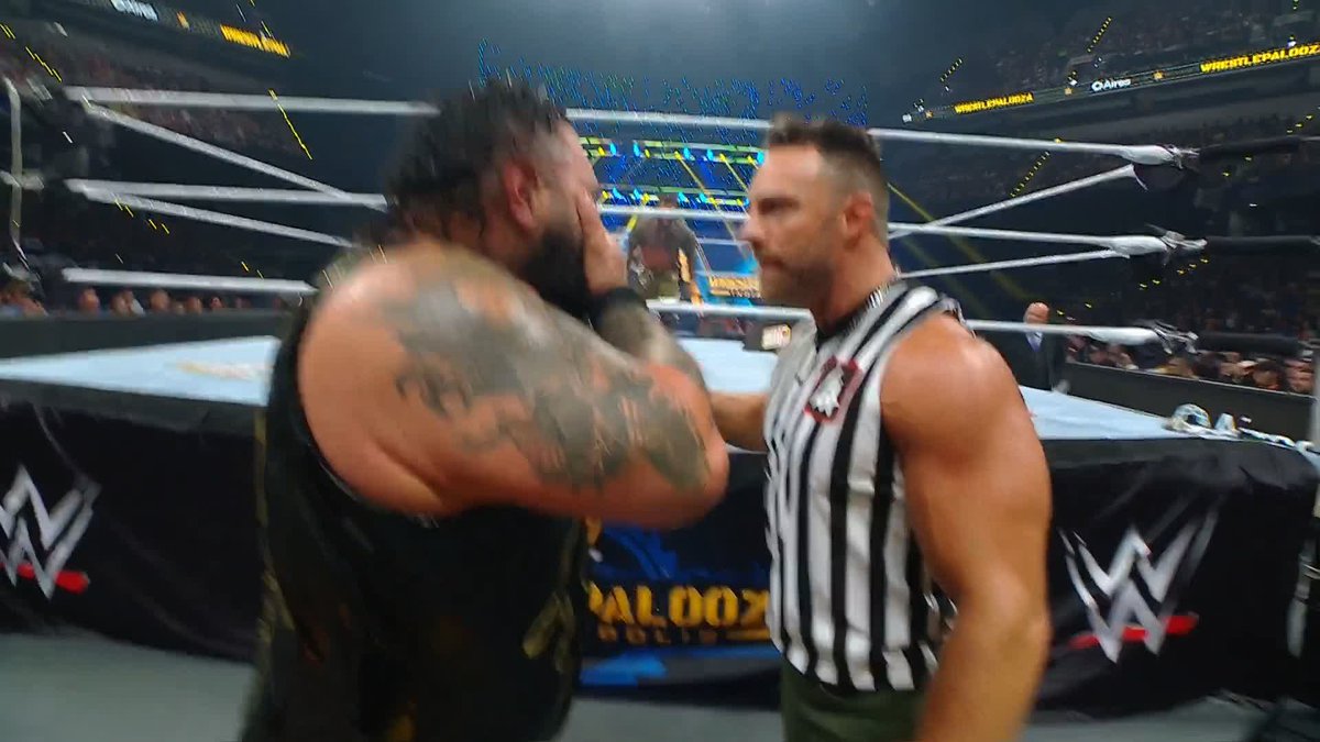 Trying to figure out where Jey gets busted open. Is it on the second chair shot to Bron? Does the chair ricochet against his skull? He was gushing blood almost immediately after that #Wrestlepalooza
