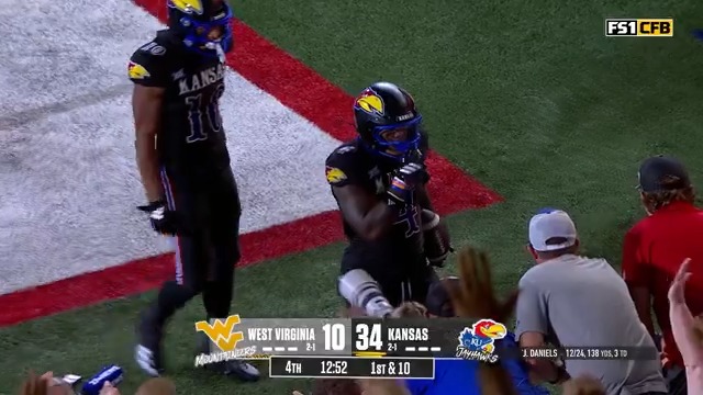 62 YARDS TO THE HOUSE 💥 How many tackles did Leshon Williams break on this Kansas Football TD run? 😱