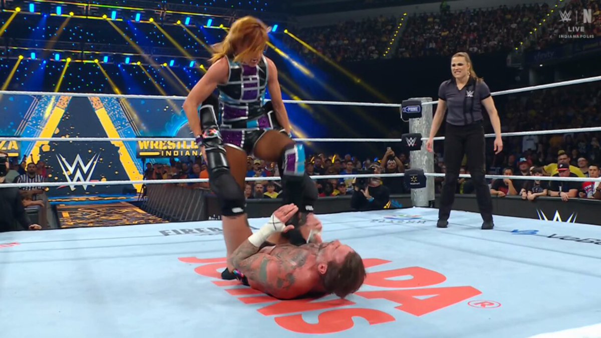 BECKY LYNCH WITH A SHARPSHOOTER ON CM PUNK!!! #Wrestlepalooza