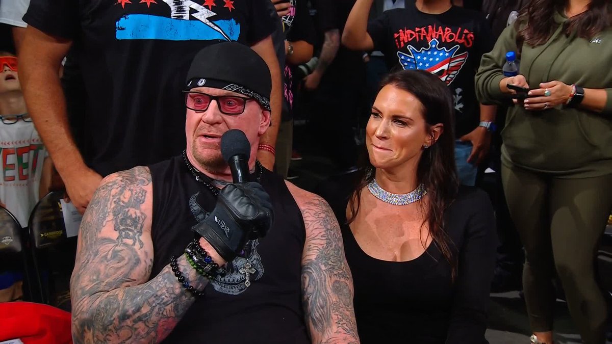 What a moment! 🙌 The Undertaker just revealed that Stephanie McMahon will be inducted into the WWE Hall of Fame next year in 2026!