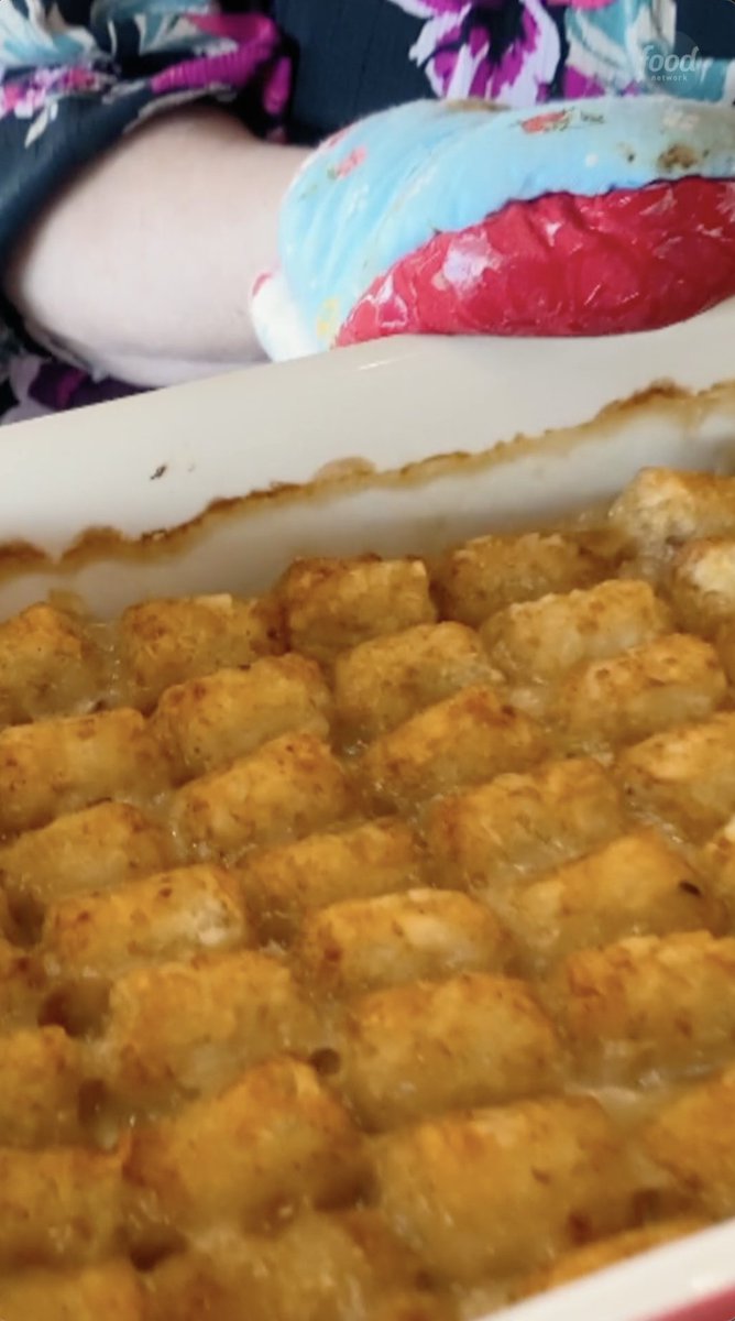 You've had a chicken pot pie but what about a chicken TOT pie?! This one is a game changer 😍 Watch @ThePioneerWoman, Saturdays at 10a|9c and stream on HBO Max: Get the recipe: