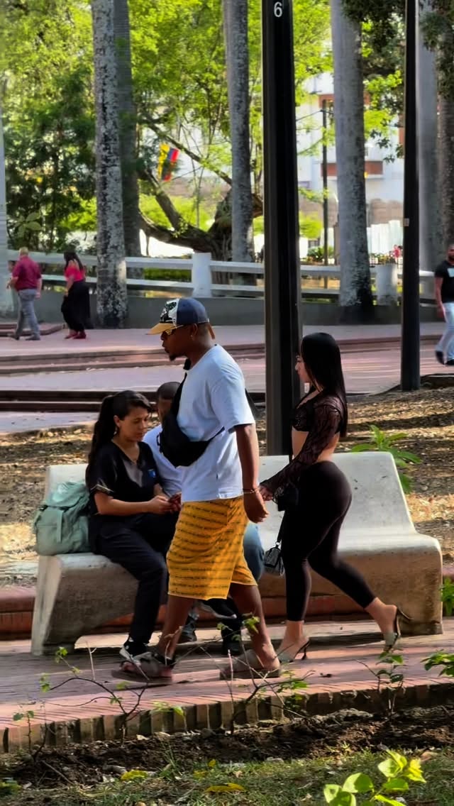 The wife caught him 🤣🤣