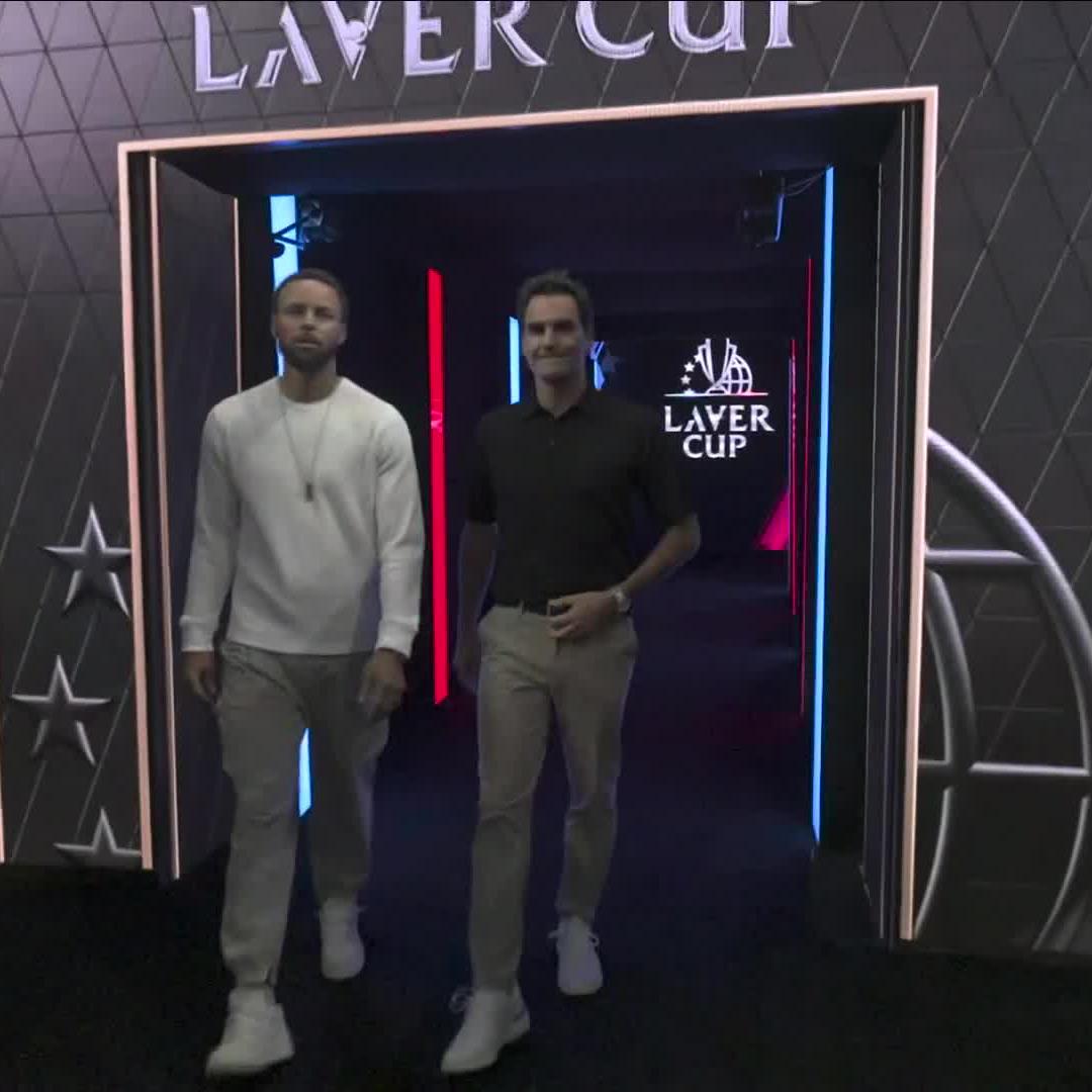 Roger Federer and Steph Curry step on court together at the Laver Cup. Legends. ๐๐