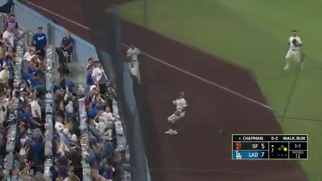 ベッツがスーパープレー🔥 壁にぶつかりながらスーパーキャッチ！ 🎥Los Angeles Dodgers #ムーキー