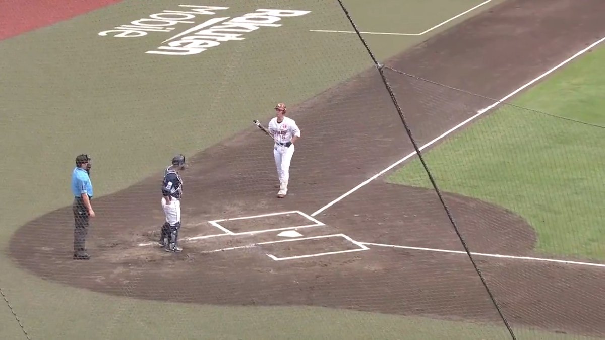 東北楽天 村林一輝 選手が、今季限りで引退を表明した岡島豪郎選手の日曜日限定の登場曲で打席へ✨ 👇ライブ配信はこちら