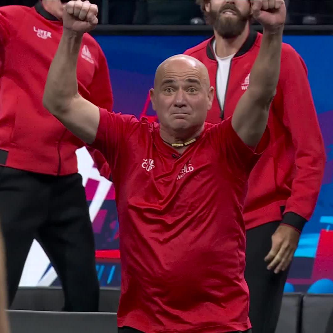 Comunque, opinione non richiesta: per me la #LaverCup 🏆resta una cosa molto divertente da guardare e credo anche da giocare. È una non esibizione che, se avesse un minimo di riconoscimento ATP, avrebbe quel quid in più che la completerebbe. #tennis🎾