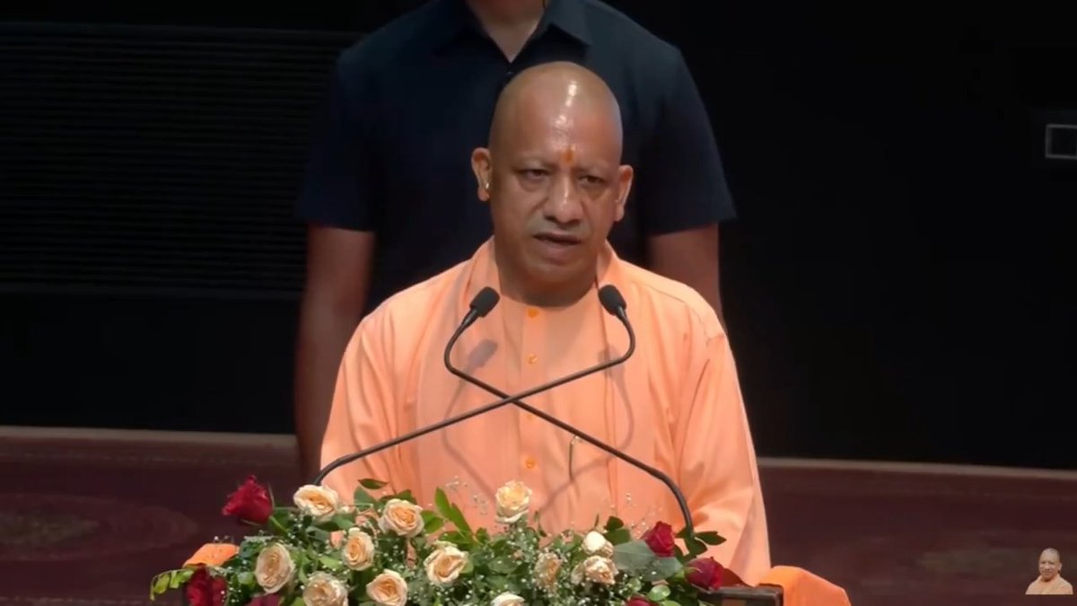 300 से अधिक प्रबुद्ध लोगों की टीम हमने बनाई... यह टीम अलग-अलग जगह जाकर न केवल जनता से संवाद बना रही है, बल्कि अलग-अलग सेक्टर से जुड़े हुए लोगों के बहुमूल्य विचारों को भी आमंत्रित कर रही है...