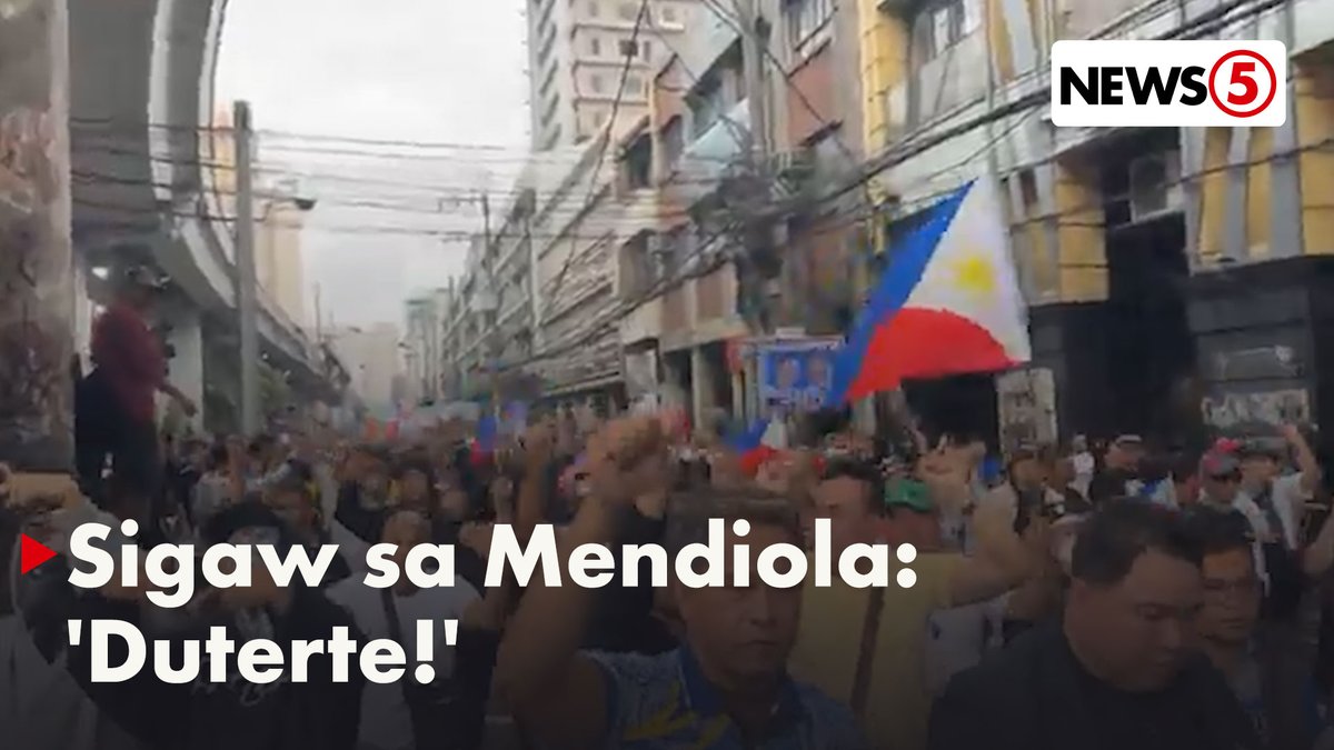 RALLYISTS CHANT ‘DUTERTE’ DURING PROTEST IN MENDIOLA Sigaw-sigaw ng mga raliyista ang pangalang "Duterte" habang nagma-martsa sa bahagi ng Mendiola sa Maynila kasabay ng malawakang protesta ngayong Linggo, Sept. 21. #Protesta