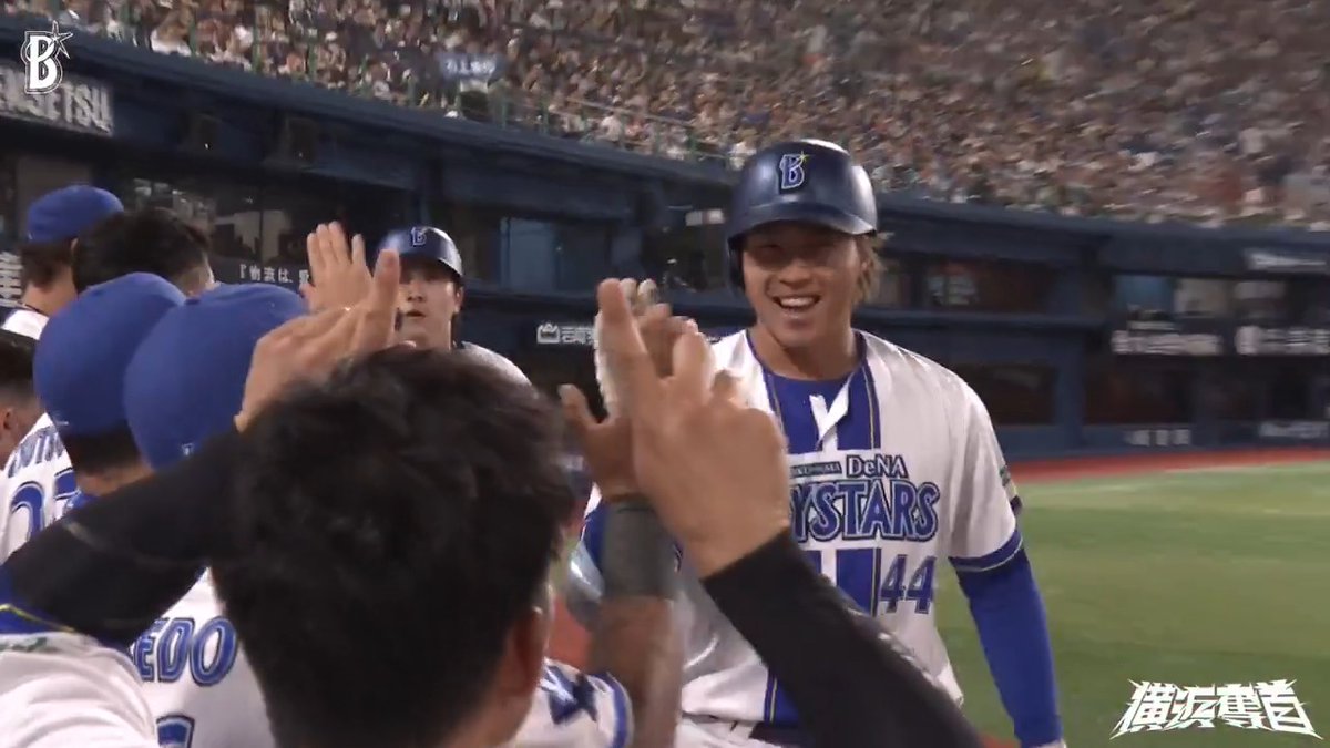 二死1.3塁から #山本祐大 選手のライトへの犠牲フライで1点追加すると、さらに #石上泰輝 選手がインコースを上手くさばきライトスタンド最前列へ🌈 第2号2ランホームランを放つ🎆 3回裏 DB 7 - 0 C #横浜奪首 #全横浜で戦え #baystars