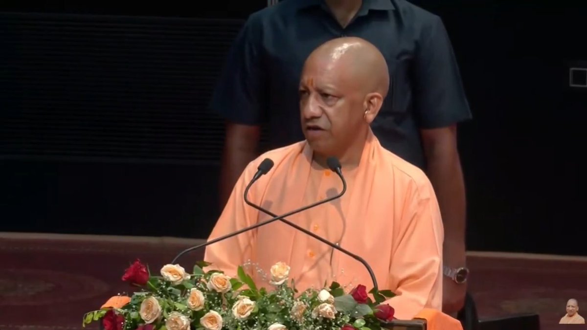 एक ज़माना था जब बेंगलुरु और हैदराबाद को ही IT हब के रूप में जाना जाता था! इसीलिए किसी को यकीन नहीं होगा कि देश के 65% इलेक्ट्रॉनिक उपकरण UP में बन रहे हैं। सोचिए, जेवर एयरपोर्ट बनने के बाद क्या होगा। भगवा पहनने वाला एक महंत ही सबसे अधिक विकासवादी निकला।