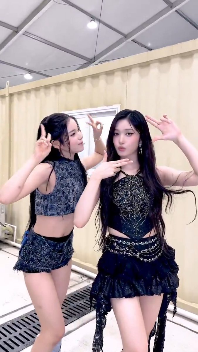 KYUJIN AND LEESEO DOING IVE'S XOXZ CHALLENGE