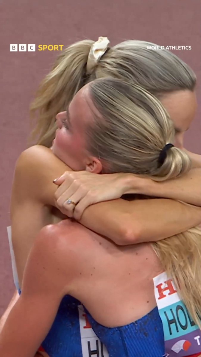 The moment Georgia Hunter Bell and Keely Hodgkinson won silver and bronze at the #WorldAthleticsChamps. 🥈🥉