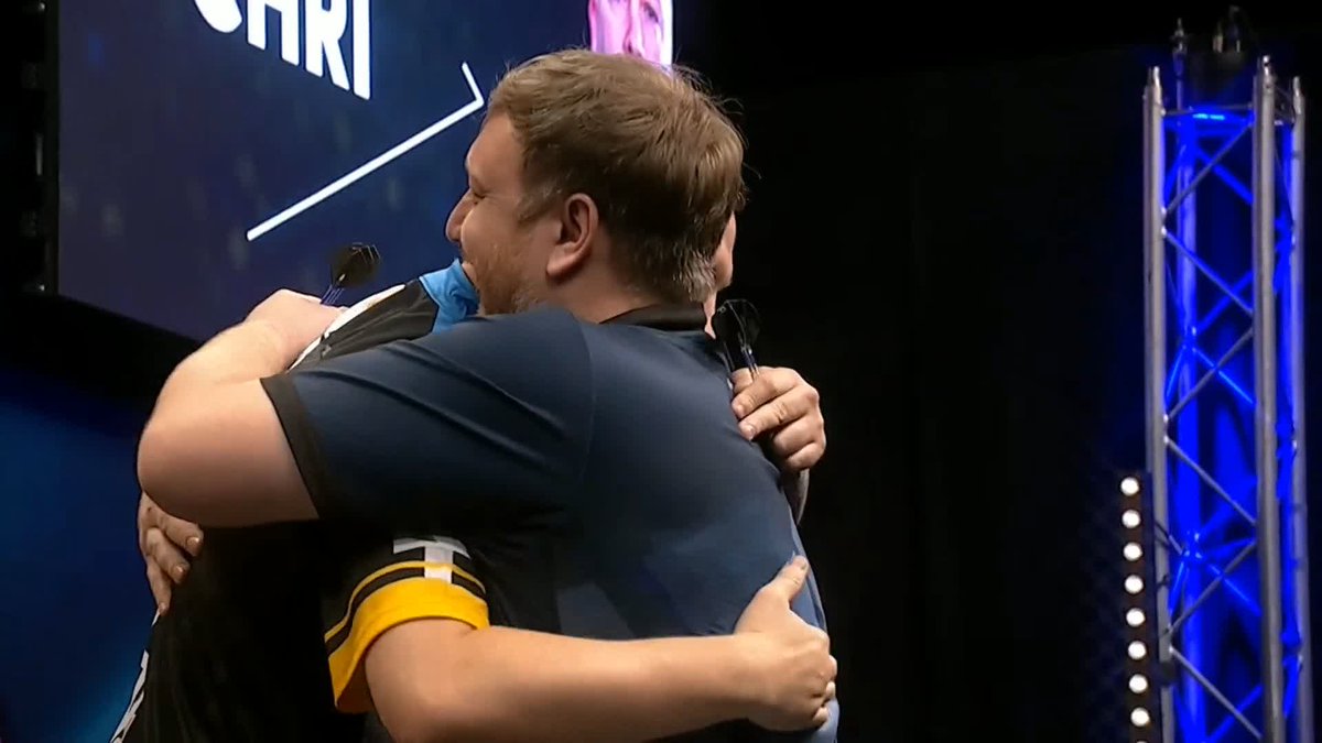 HOLLYWOOD PINCHES IT! Chris Dobey beats Cameron Menzies for the second time in eight days to reach the quarter-finals in Budapest. However, it wasn't as comfortable for Dobey this time round - with the game serving the full eleven legs! 📺 #ET12 | R3