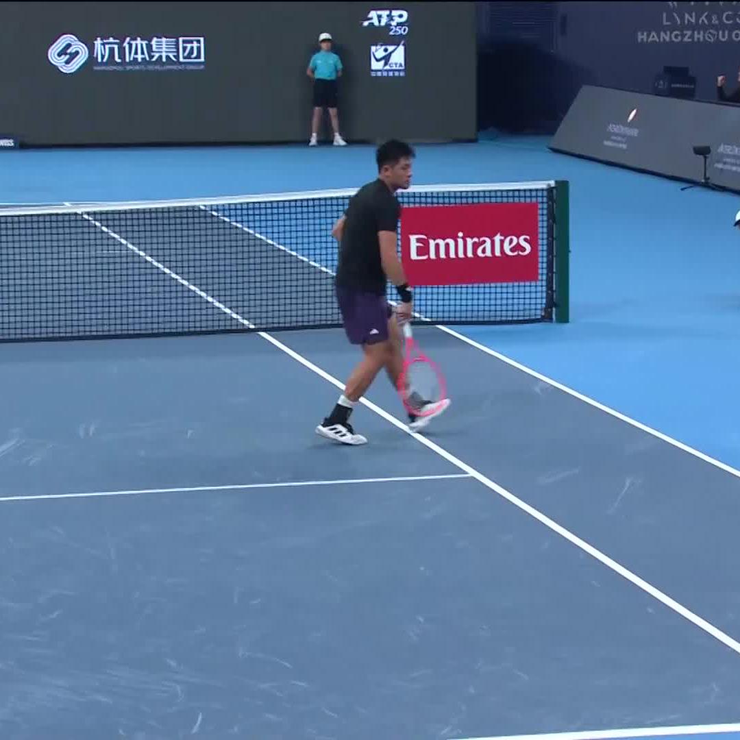 Insane defence, backhand pass...Prime Daniil Medvedev on show 🔥 #HangzhouOpen