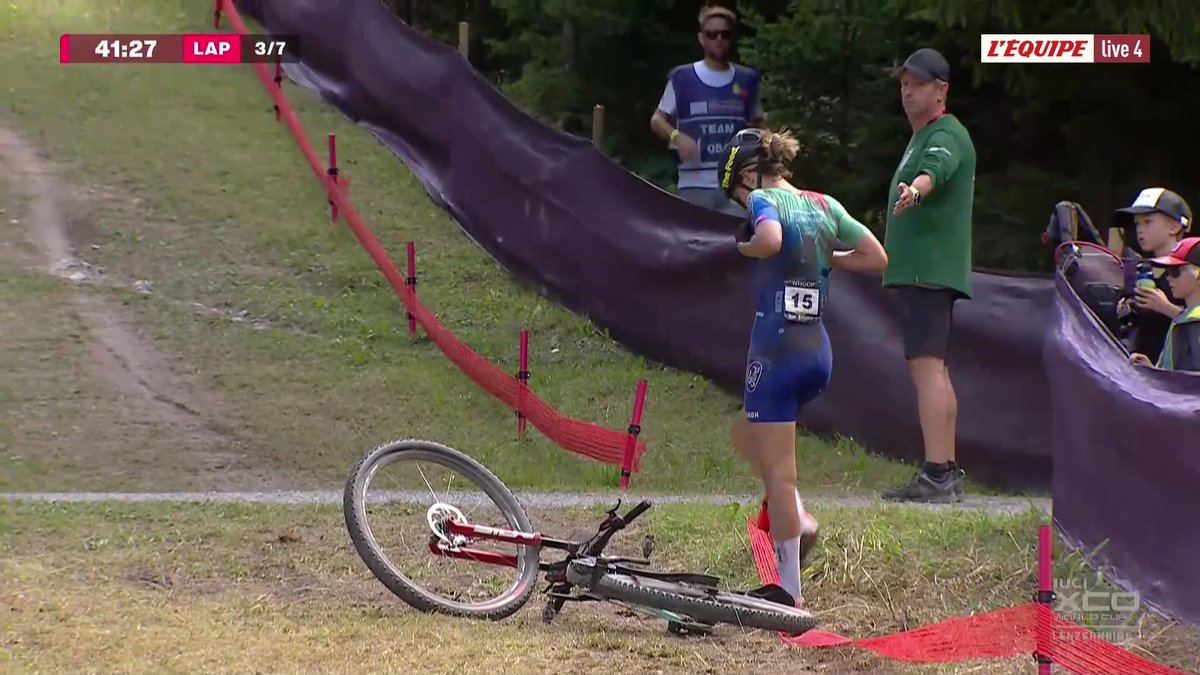 L'énorme chute de Savilia Blunk ! Le direct à suivre sur L'Équipe live > #lequipeVTT