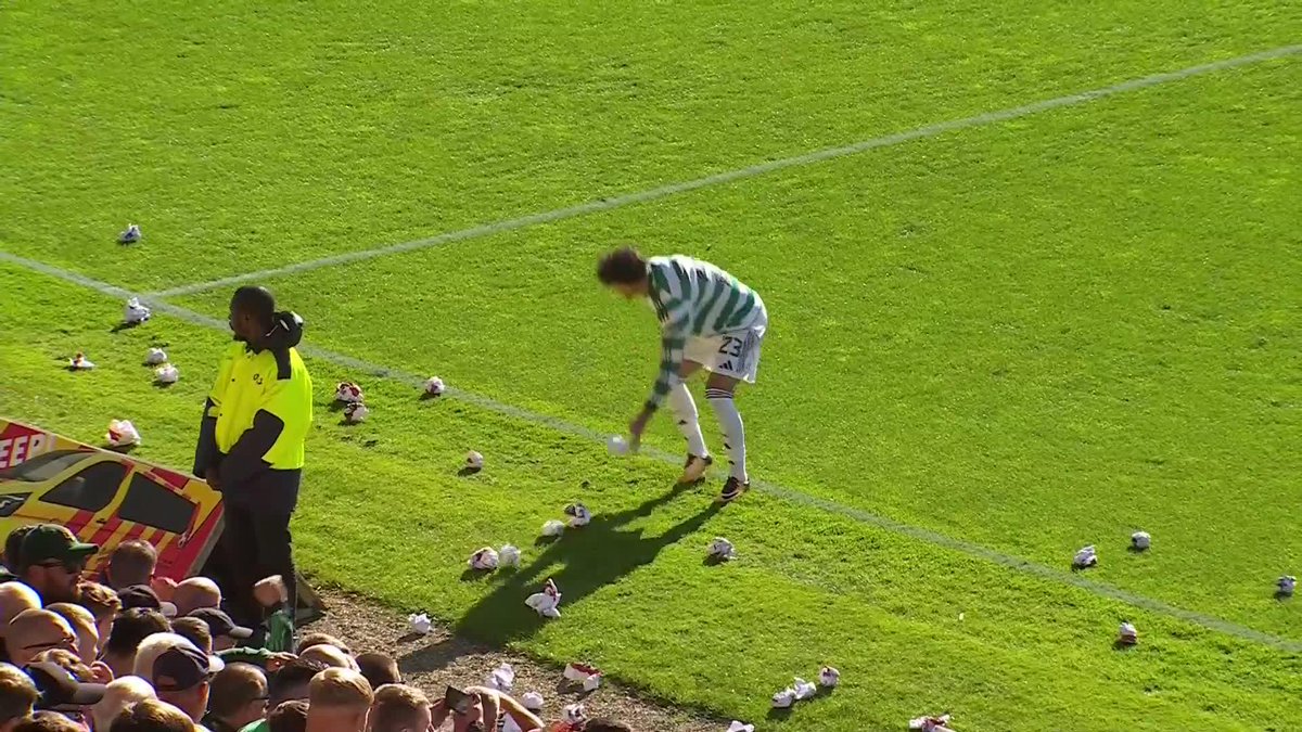 Kick-off is delayed at Firhill as protests from the Celtic supporters roll on 🍀 #PremierSportsCup