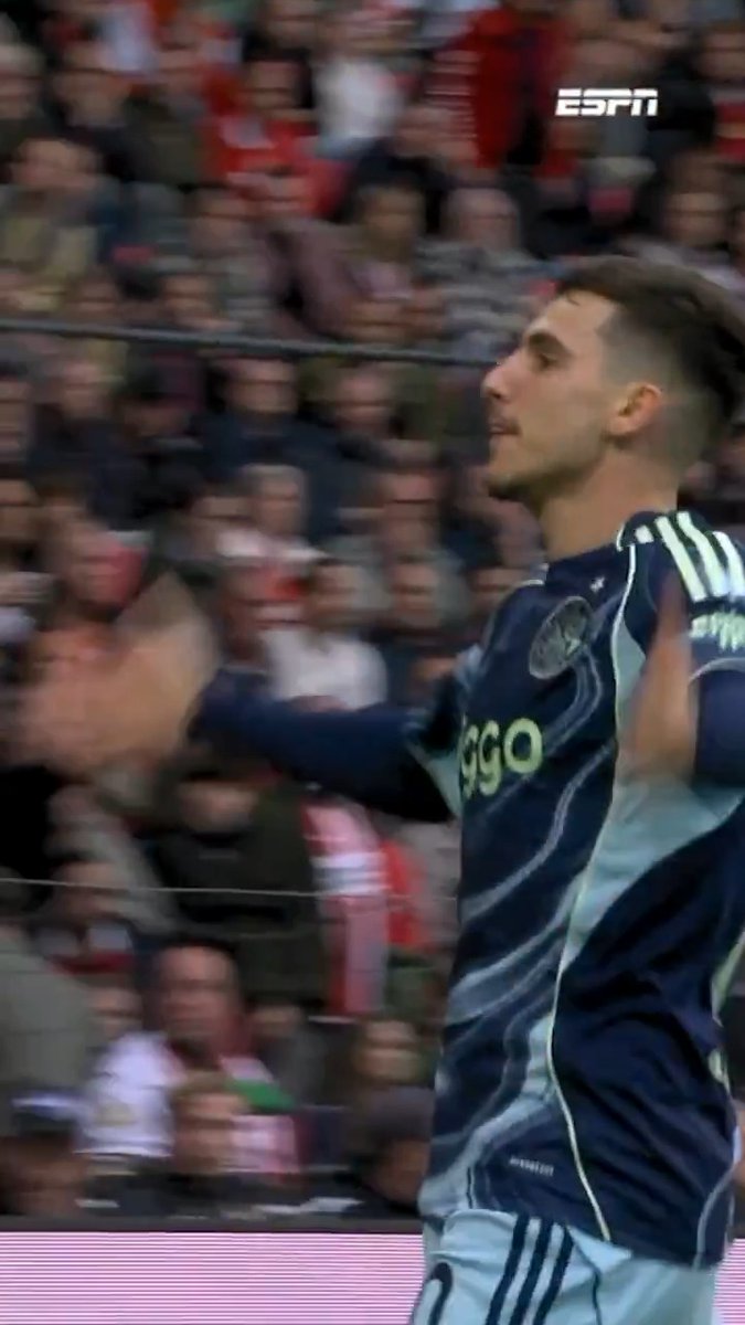Wat een moment om je eerste te maken, Oscar Gloukh! 💥 #PSVAJA