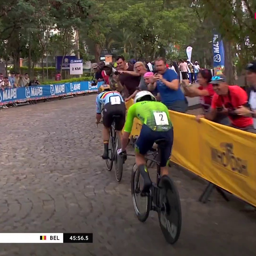 🤯 QUELLE IMAGE ! Ultra-dominant sur le contre-la-montre des Mondiaux, Evenepoel double Pogacar ! Suivez les Championnats du monde toute la semaine sur Eurosport et HBO Max