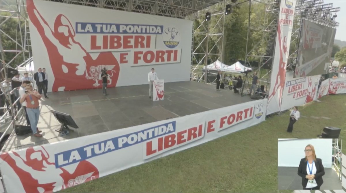 Charlie Kirk, patriote américain, a été assassiné parce qu’il parlait, parce qu’il débattait, parce qu’il refusait de se taire. Charlie nous laisse un message : celui du courage. Le courage de défendre ses idées. Le courage d’aimer sa patrie, même quand cela dérange. #Pontida25