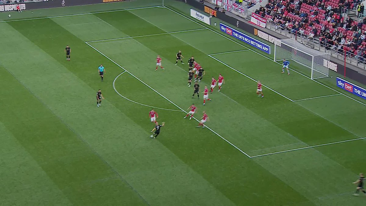 That is an unbelievable strike from Przemyslaw Placheta! 😍