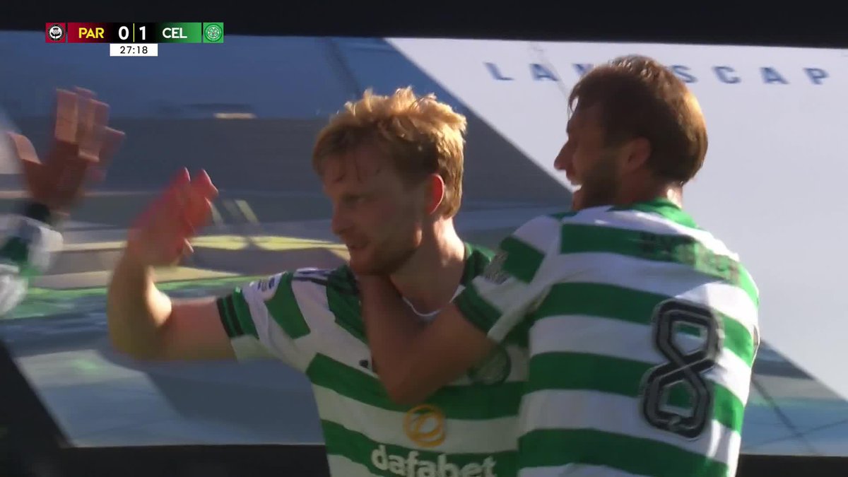 What a header from Liam Scales 👏 The Irishman doubles Celtic Football Club's lead against Partick Thistle 🍀 #PremierSportsCup