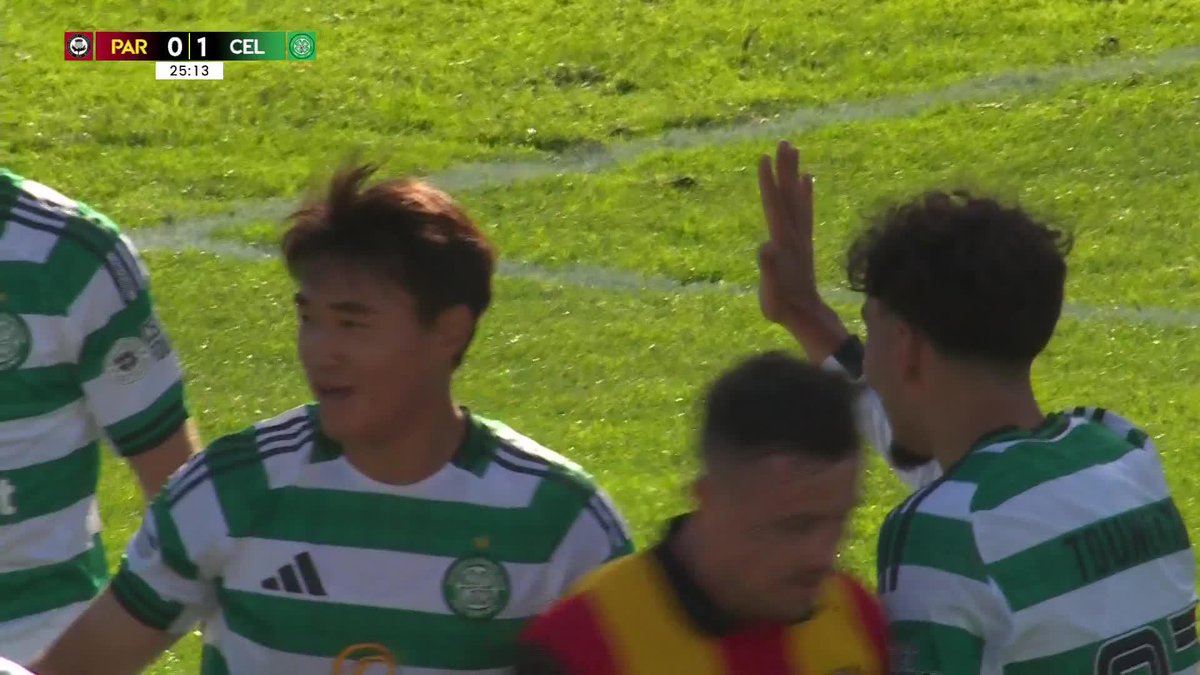 ⚽️ The ball is clipped to the back post by Benjamin Nygren and Yang heads home for the opening goal of the game. #PARCEL | #PremierSportsCup | #CelticFC🍀