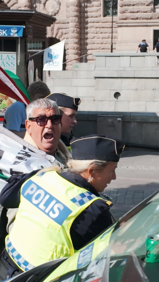 Nu var det slutbråkat för Palestinagubben för den här gången – polisen släppte tydligen av honom på Lidingö.