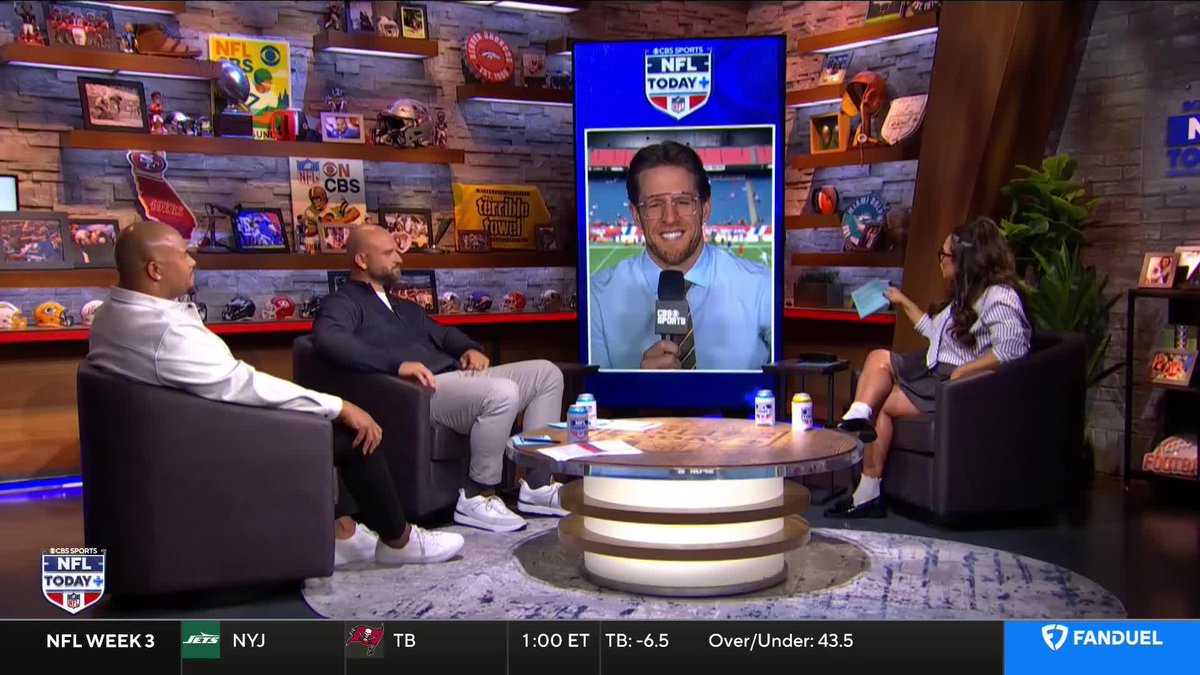 "When I would go in the locker room right before kickoff, I would turn on Adele." - JJ Watt 🤣