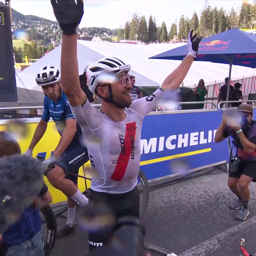 Les adieux d'une légende : Nino Schurter (39 ans) a disputé sa dernière course de VTT devant son public à Lenzerheide. Le Suisse affiche un palmarès XXL : décuple champion du monde, champion olympique 2016 et vainqueur de la Coupe du monde à 9 reprises.