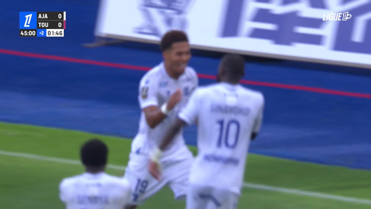 Ah oui. Ça c'est du foot.