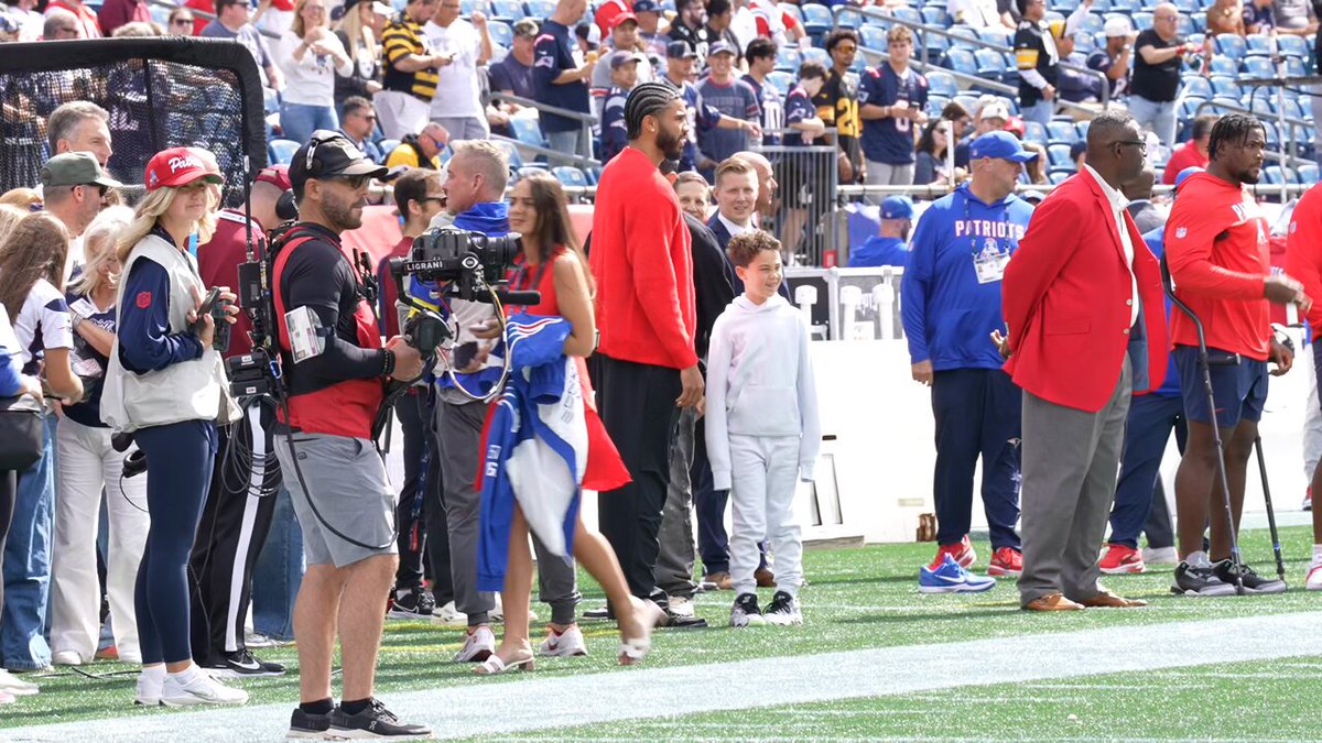 Jayson Tatum and Deuce pulled up to Foxboro for the Patriots game 👏 (via Patriots on CLNS)