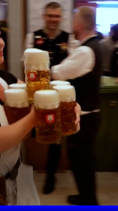 C'est le grand lancement de la fête de la bière en Allemagne, une fête qui va durer deux semaines