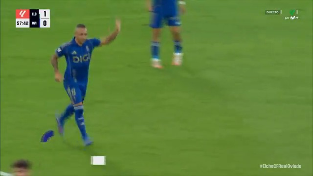 DON SANTIAGO. 🏟️👏 La ovación del Martínez Valero a Cazorla. #LALIGAEASPORTS #LaCasaDelFútbol