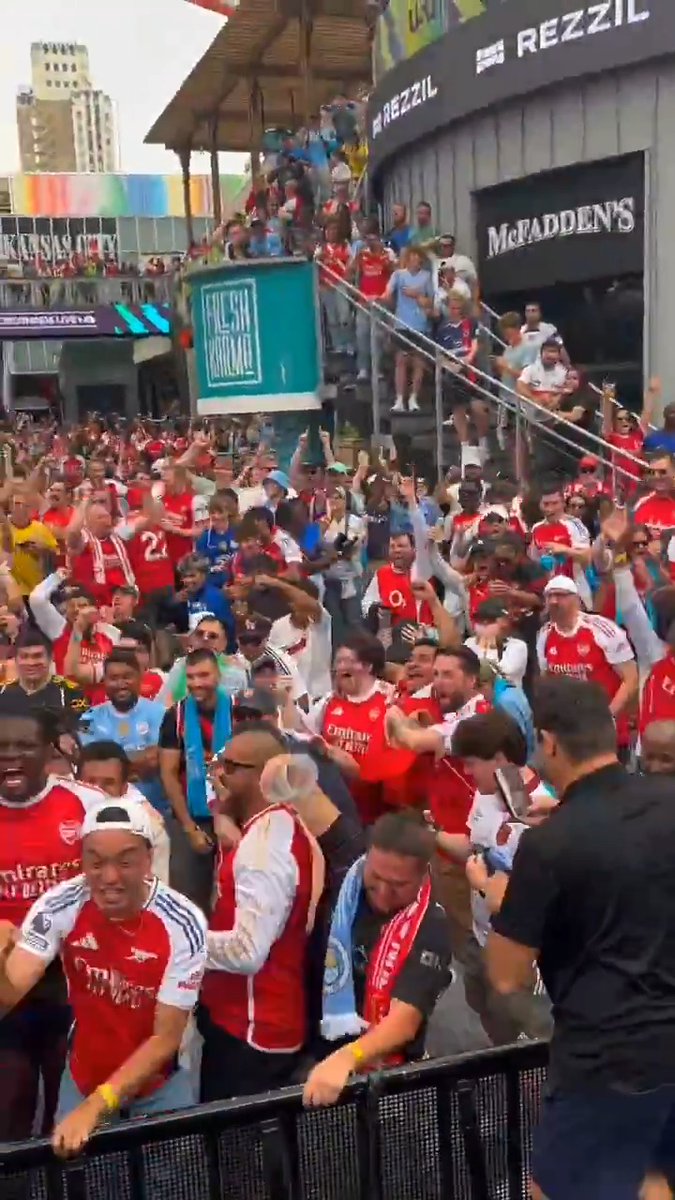 Arsenal fans in Kansas City went WILD after Martinelli's beautiful finish. 🔊