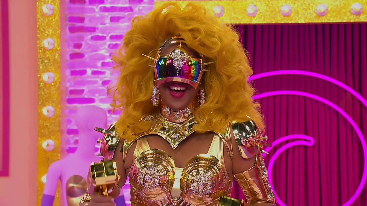 ¡UFFFFFF! Ella vale ORO 🏅 Krystal forever ✨ Disfruta de las entradas al taller de #DragRaceEs ▶️