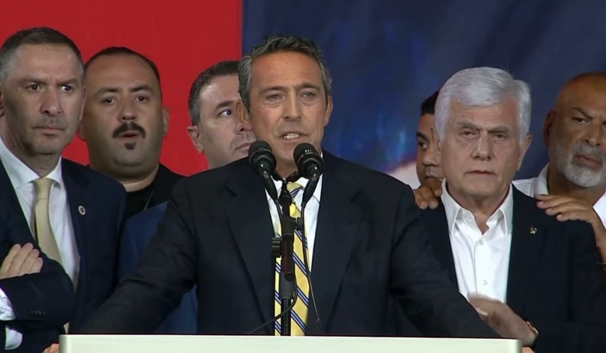 Ali Koç, veda konuşması sırasında kendisini protesto edenlere tepki gösterdi: “Bari burada saygılı olun…”